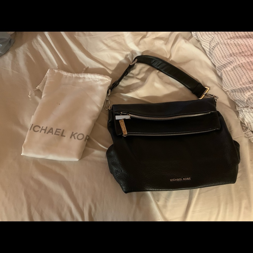 (1 DAY SALE)Michael kors crossbody